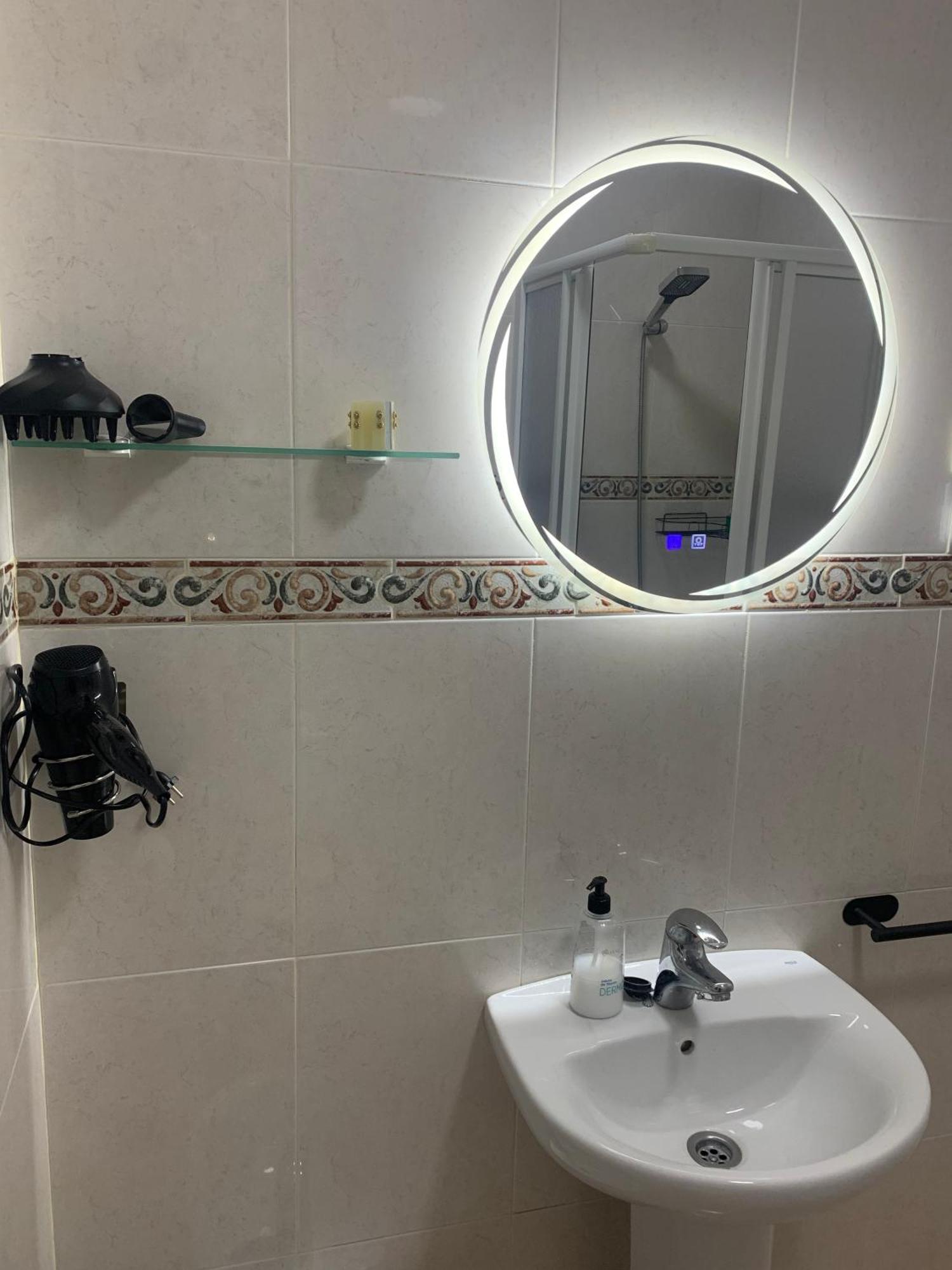 Apartamento céntrico a 1km de la playa. Pontedeume Extérieur photo