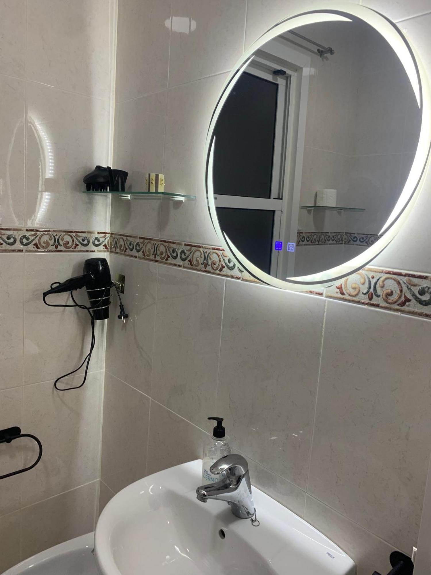 Apartamento céntrico a 1km de la playa. Pontedeume Extérieur photo